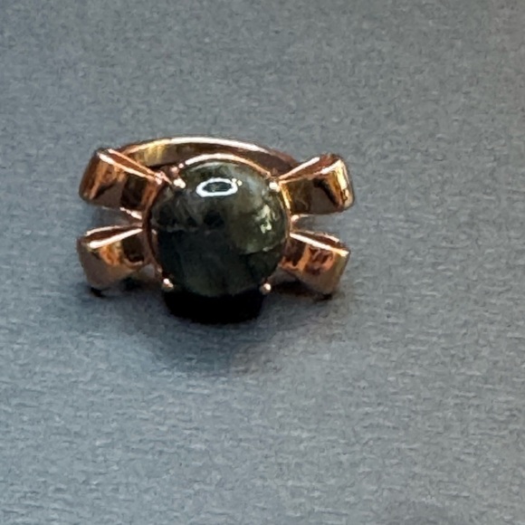 Karis Malagasy Labradorite Love Knot Ring in rolled-gold. 9.40 ctw. Size 8 - Picture 4 of 6